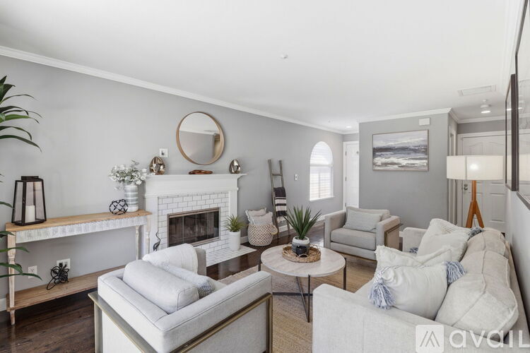 1569 Oxford Street 3 Beds Single Family Home for Rent - Photo gallery 1