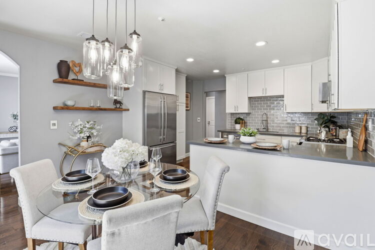 1569 Oxford Street 3 Beds Single Family Home for Rent - Photo gallery 4