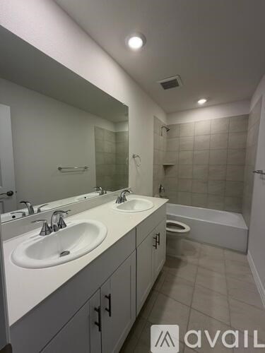 A bathroom with two sinks and a bathtub.