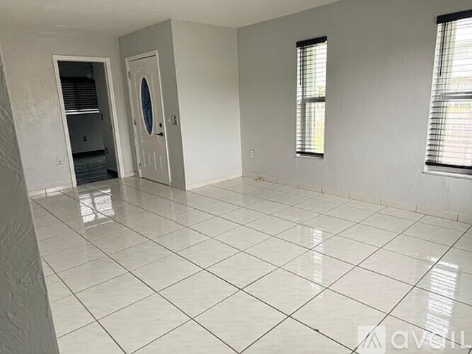 17905 Southwest 105th Avenue 4 Beds Single Family Home for Rent - Photo gallery 3