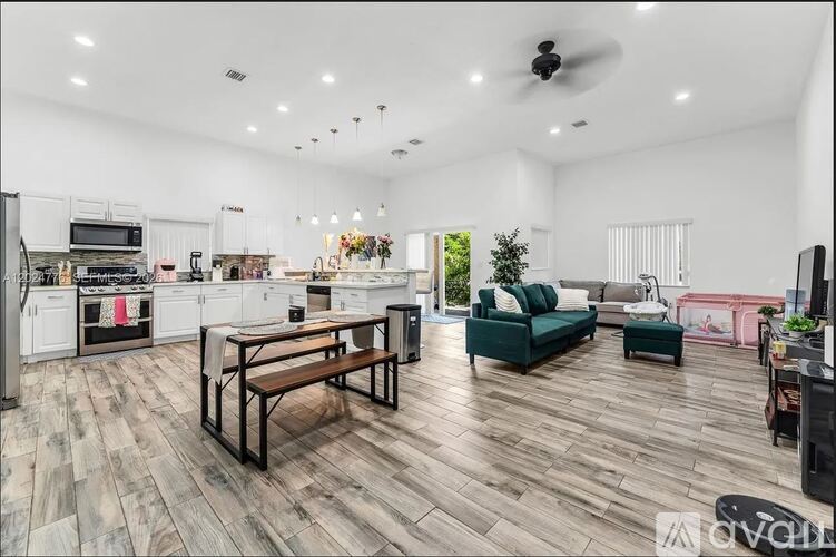 2804 Washington Dr 4 Beds Single Family Home for Rent - Photo gallery 5