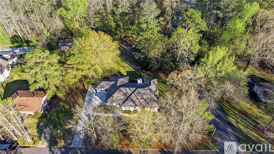 677 Sherwood Drive 4 Beds Single Family Home for Rent - Photo gallery 4