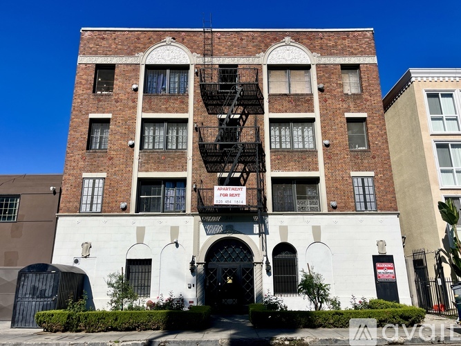 545 South Hobart Boulevard Studio Apartment for Rent - Photo gallery 1