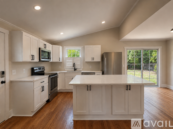 1105 Francis Marion Drive 3 Beds Single Family Home for Rent - Photo gallery 4