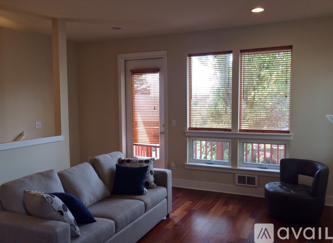 11707 Greenwood Avenue North 3 Beds Townhouse for Rent - Photo gallery 2