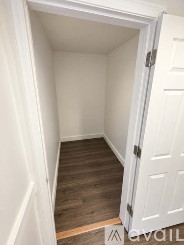 576 Franklin Street 3 Beds Apartment for Rent - Photo gallery 5