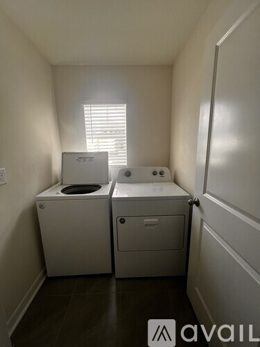 450 Sunlit Coral Street 3 Beds Single Family Home for Rent - Photo gallery 2