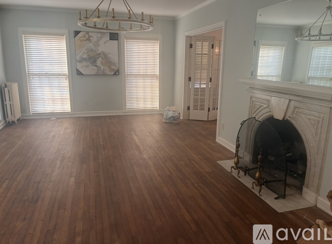 131 E 200th St 4 Beds Single Family Home for Rent - Photo gallery 2