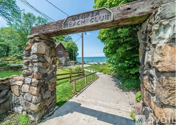 131 E 200th St 4 Beds Single Family Home for Rent - Photo gallery 5