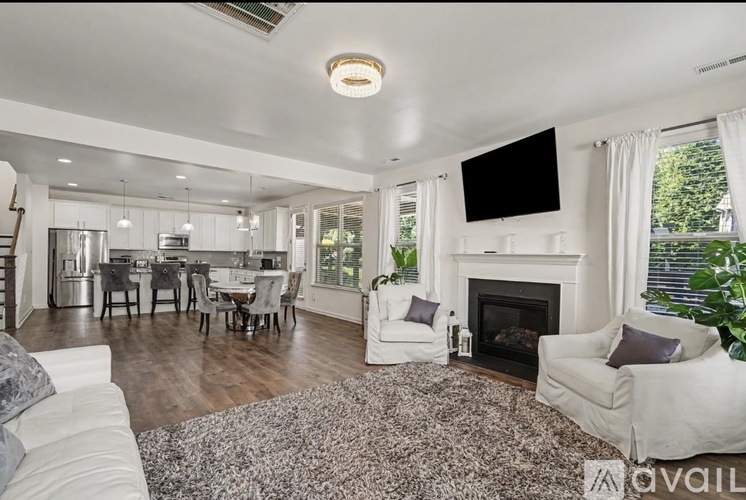 4315 Hunton Dale Road NorthWest 5 Beds Single Family Home for Rent - Photo gallery 4