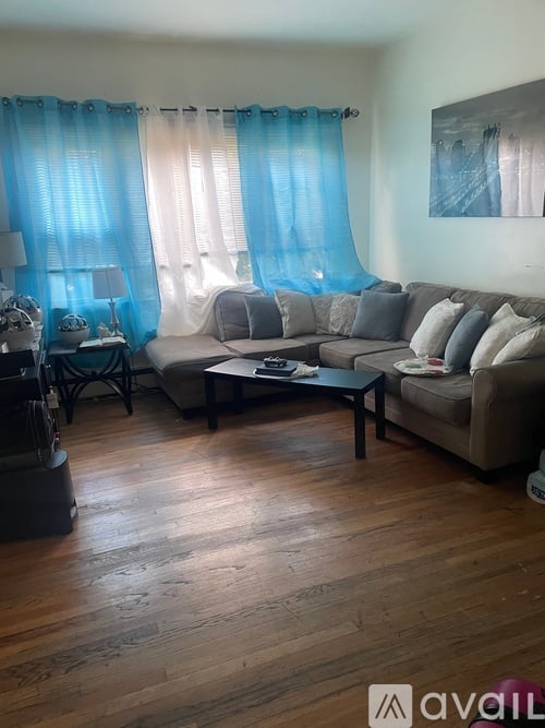 161 W 20th St 3 Beds Apartment for Rent - Photo gallery 1