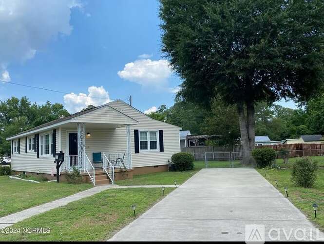2108 High School Drive 2 Beds Single Family Home for Rent - Photo gallery 1