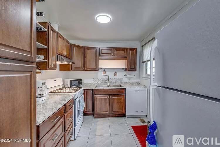 2108 High School Drive 2 Beds Single Family Home for Rent - Photo gallery 3