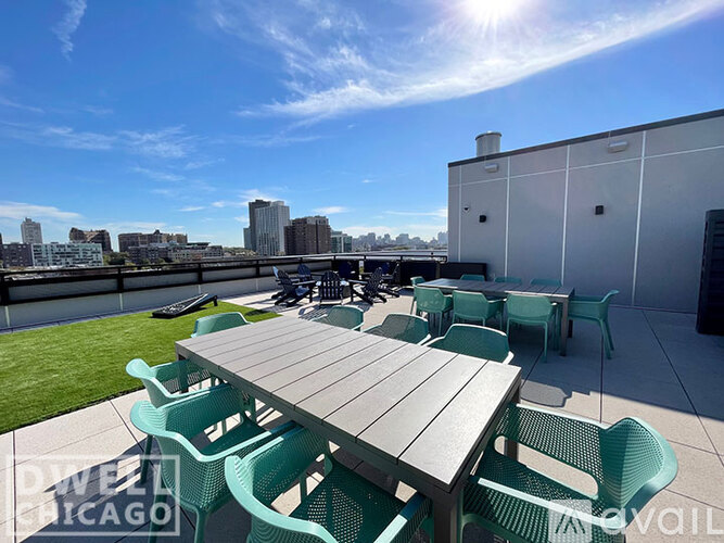 A sunny day at the Dwell Chicago outdoor seating area.