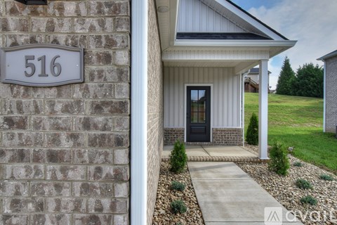 A house with the number 516 on the front wall.