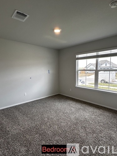 A Bedroom Avail sign is on the wall.