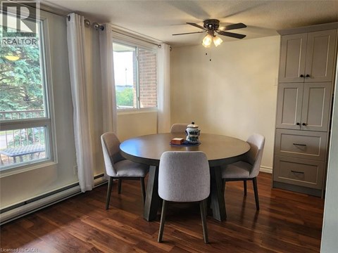 A dining room with a round table and chairs.