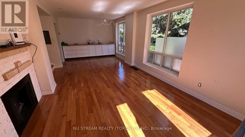 MAIN - 4- 75 UPPER CANADA DRIVE 3 Beds Apartment for Rent