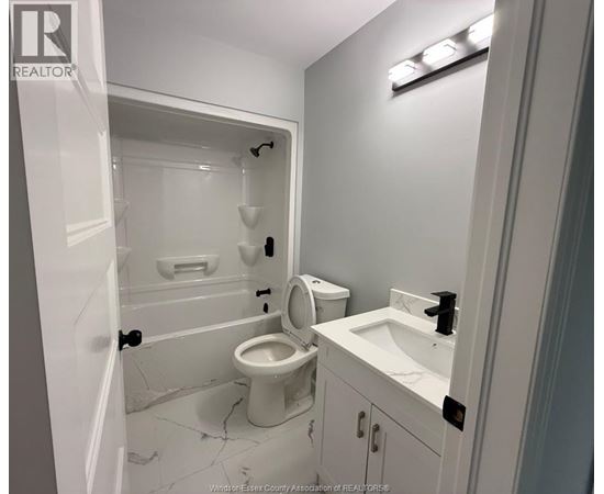 1904 BUCKINGHAM DRIVE Unit# 2 2 Beds House for Rent - Photo gallery 2
