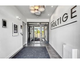 A hallway with a sign that says "VOLTIE" on the wall.