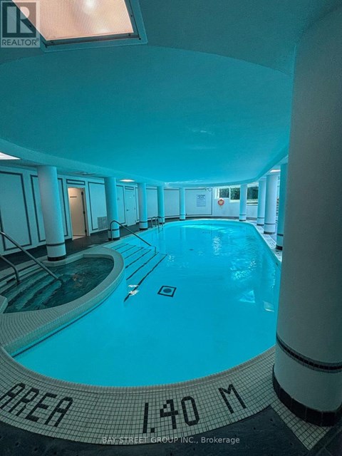 A swimming pool with the word "AREA" on the edge.