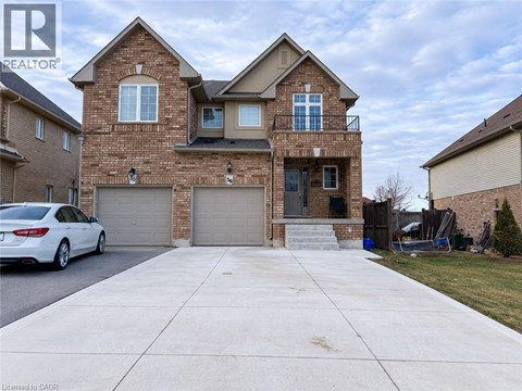 30 MEADOW WOOD Crescent 3 Beds Apartment for Rent
