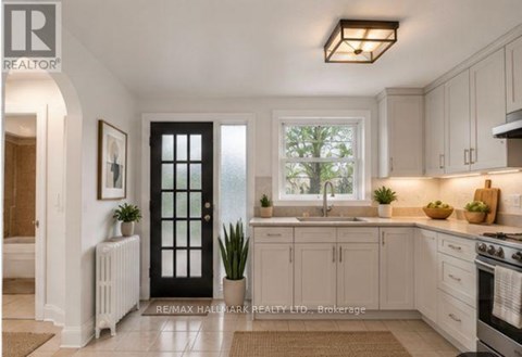 UPPER - 160 WELLAND AVENUE 2 Beds Apartment for Rent