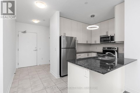 410 - 39 NEW DELHI DRIVE 3 Beds Apartment for Rent