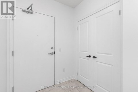 410 - 39 NEW DELHI DRIVE 3 Beds Apartment for Rent