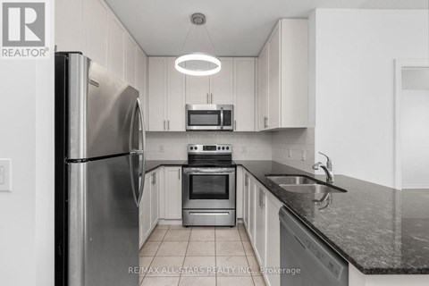 410 - 39 NEW DELHI DRIVE 3 Beds Apartment for Rent