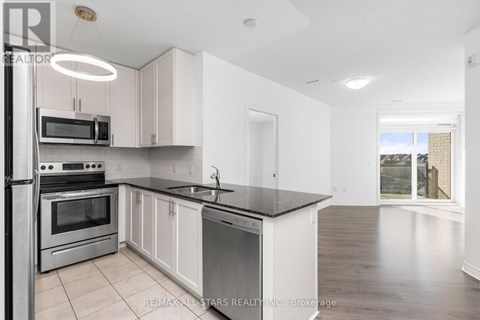 410 - 39 NEW DELHI DRIVE 3 Beds Apartment for Rent