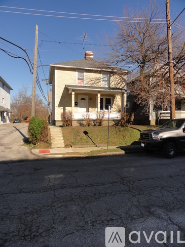 186 W Norwich Ave 4 Beds Single Family Home for Rent - Photo gallery 1