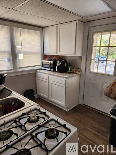 186 W Norwich Ave 4 Beds Single Family Home for Rent - Photo gallery 3
