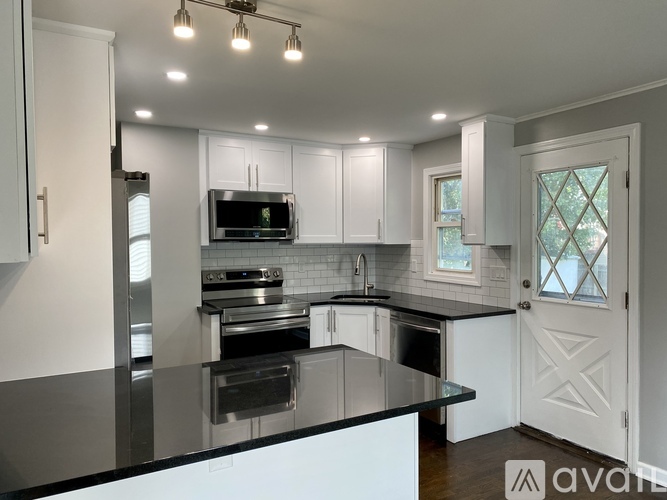 Earle St 3 Beds Apartment for Rent - Photo gallery 2
