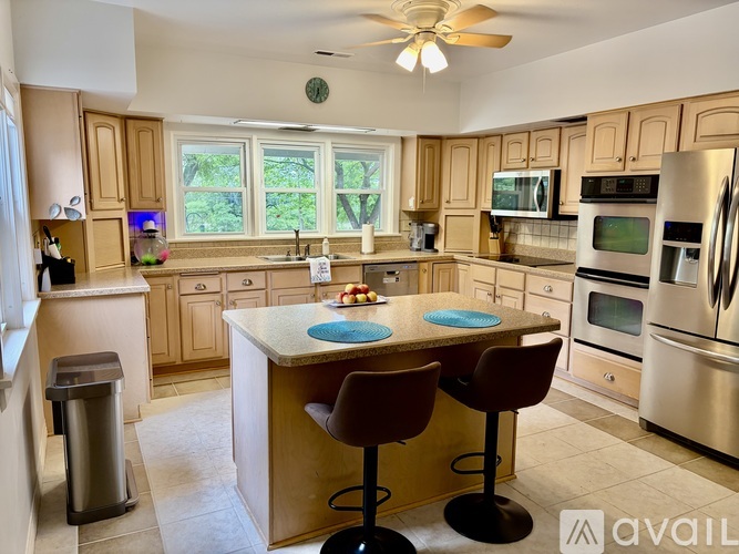 1010 East River Drive 3 Beds Single Family Home for Rent - Photo gallery 4