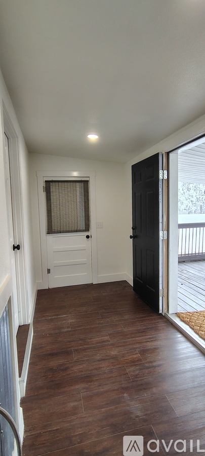 A room with a brown floor and a white ceiling.