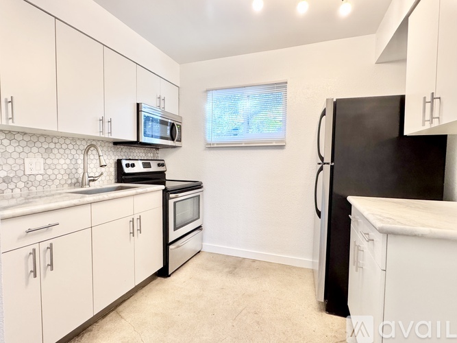 45 E Lexington Ave Studio Apartment for Rent - Photo gallery 5