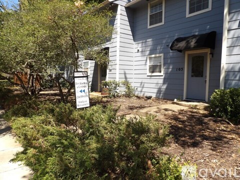 4300 Travis St 2 Beds Apartment for Rent