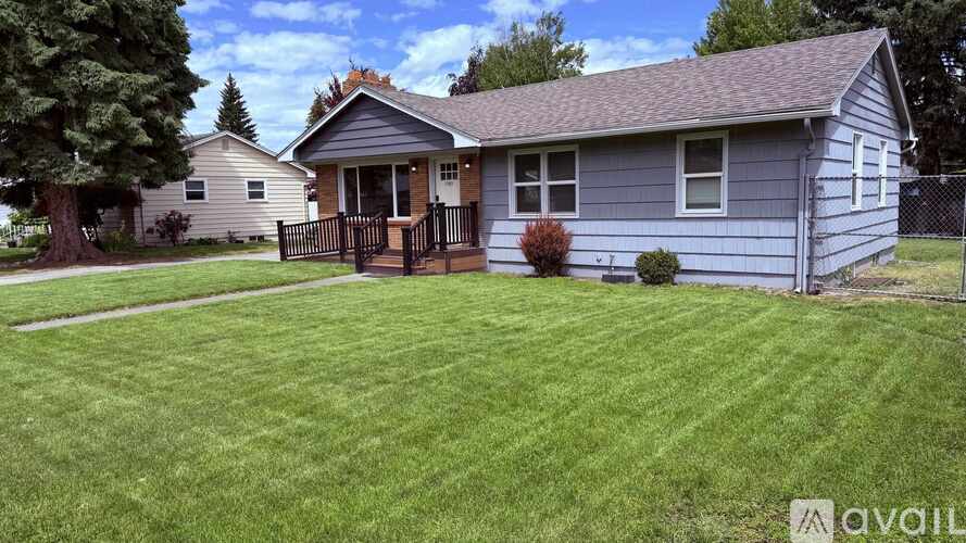 10811 East 7th Avenue 4 Beds Single Family Home for Rent - Photo gallery 2