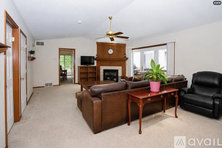 2676 Eastwood Drive 3 Beds Single Family Home for Rent - Photo gallery 3