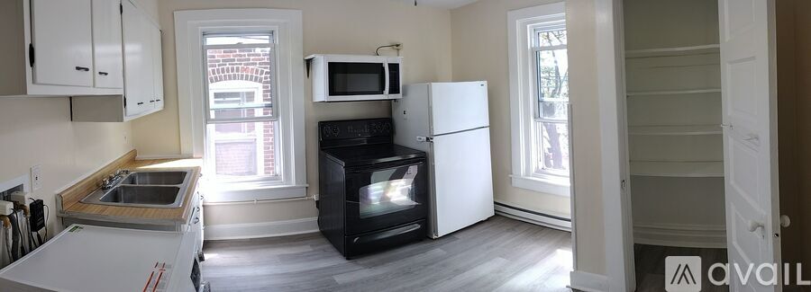 210 1/2 S 17th St 1 Apartment for Rent - Photo gallery 4