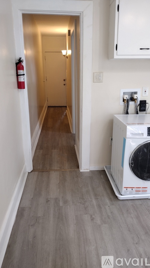 210 1/2 S 17th St 1 Apartment for Rent - Photo gallery 5