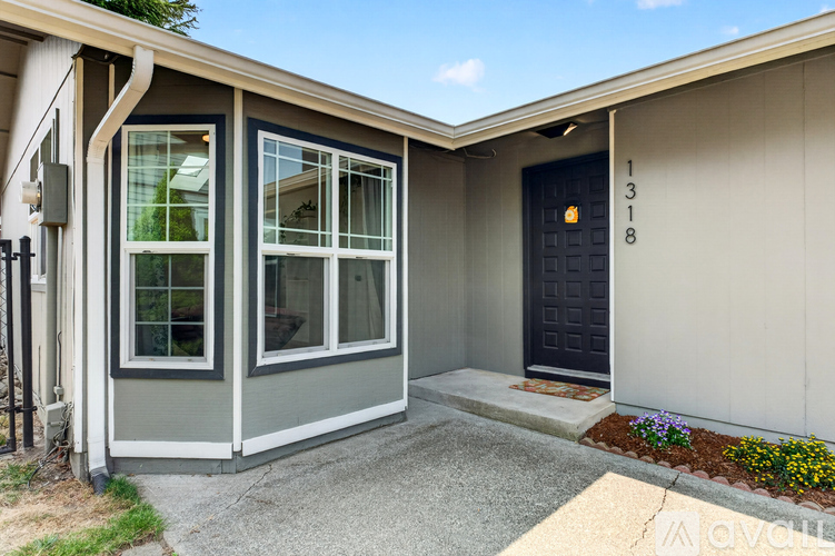 1318 East 62nd Street 4 Beds Single Family Home for Rent - Photo gallery 1