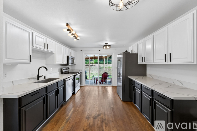 1318 East 62nd Street 4 Beds Single Family Home for Rent - Photo gallery 3