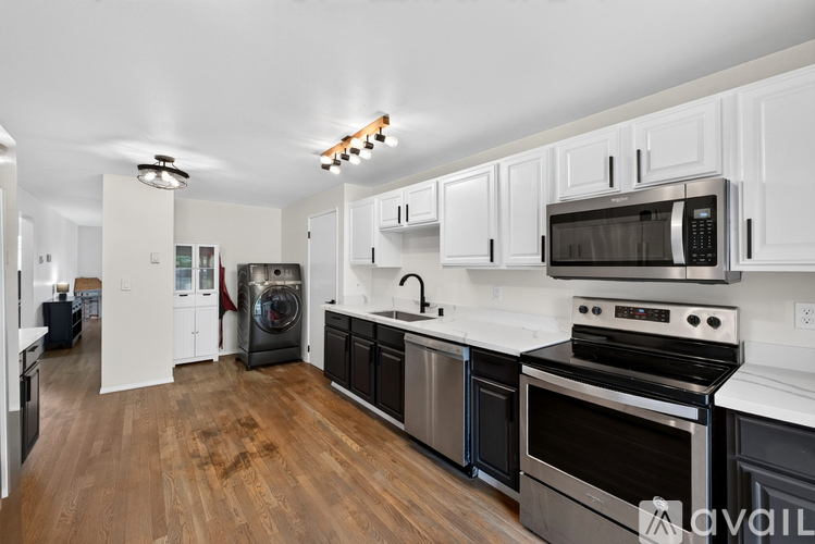 1318 East 62nd Street 4 Beds Single Family Home for Rent - Photo gallery 5