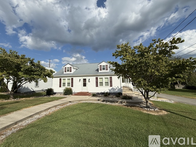 414 South College Street 3 Beds Single Family Home for Rent - Photo gallery 1