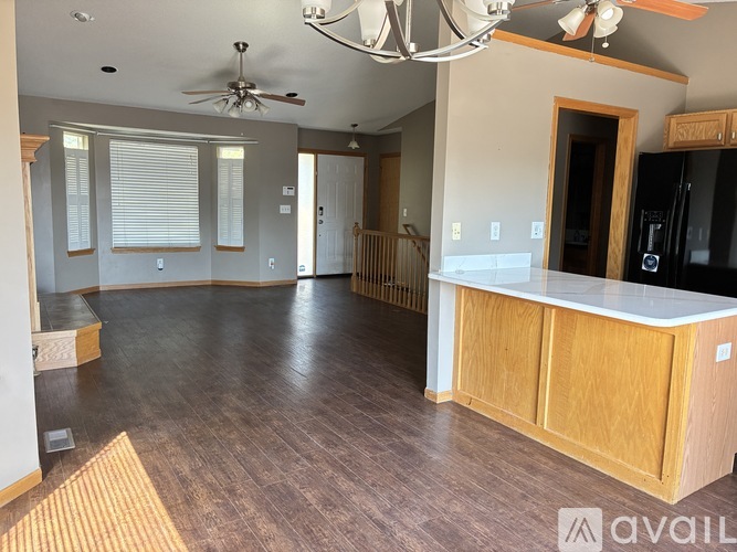 5122 North Blackhawk Street 5 Beds Single Family Home for Rent - Photo gallery 3