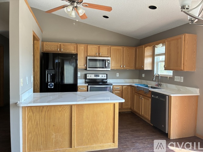 5122 North Blackhawk Street 5 Beds Single Family Home for Rent - Photo gallery 5