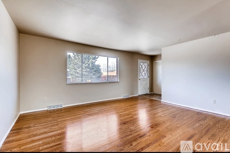 2223 Northglen Dr 4 Beds Single Family Home for Rent - Photo gallery 2