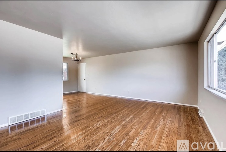 2223 Northglen Dr 4 Beds Single Family Home for Rent - Photo gallery 3